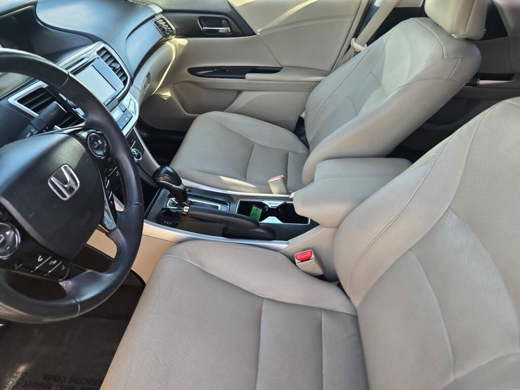Used 2015 Honda Accord Touring image 20