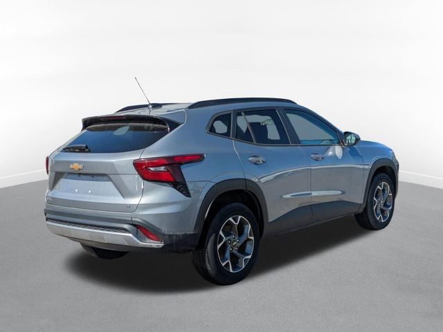 Used 2025 Chevrolet Trax LT w/ LT Convenience Package FWD image 3