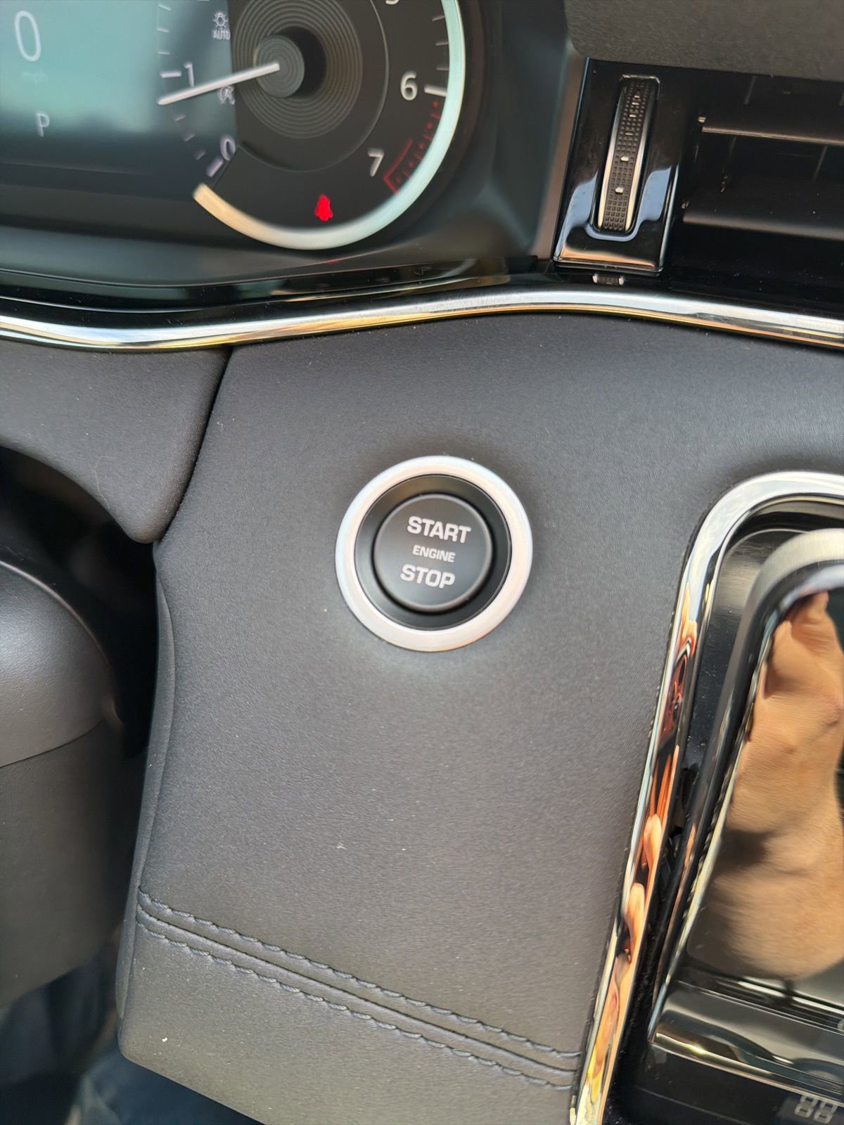 Used 2023 Land Rover Range Rover Evoque R-Dynamic SE image 64