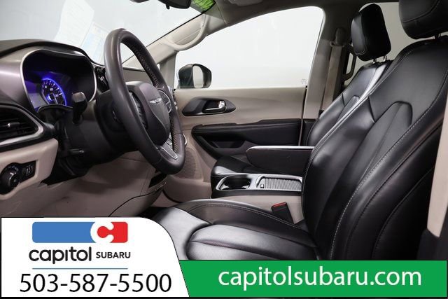 Used 2023 Chrysler Pacifica Touring-L image 12