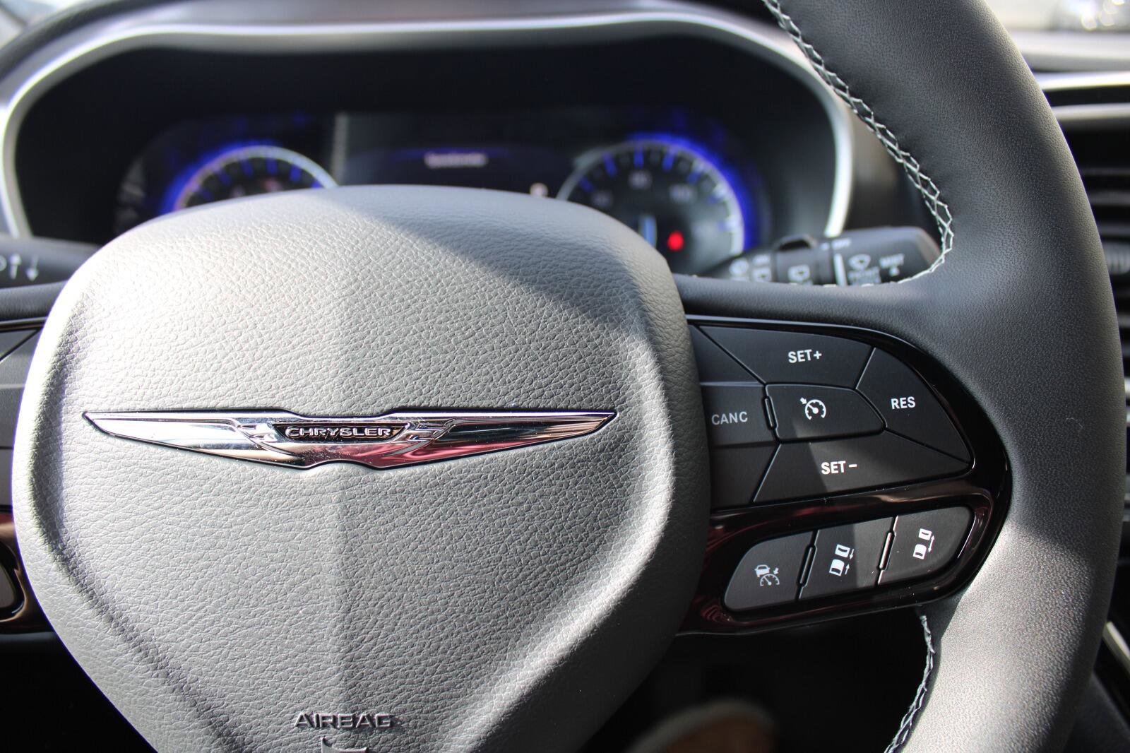 New 2026 Chrysler Pacifica Select w/ S Appearance Package image 15