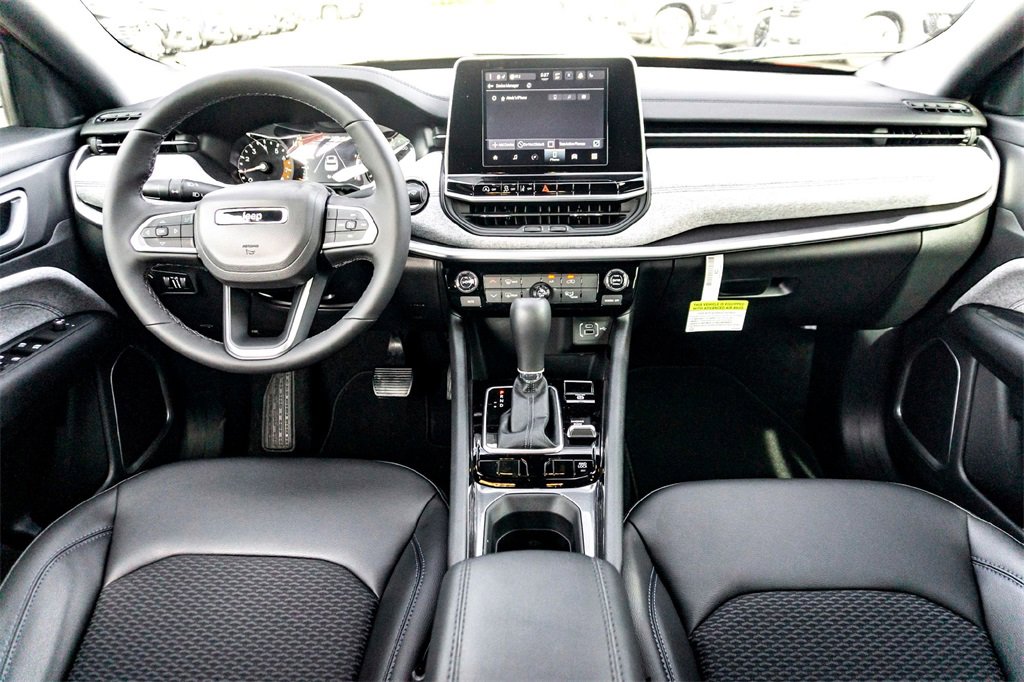 New 2026 Jeep Compass Latitude image 20