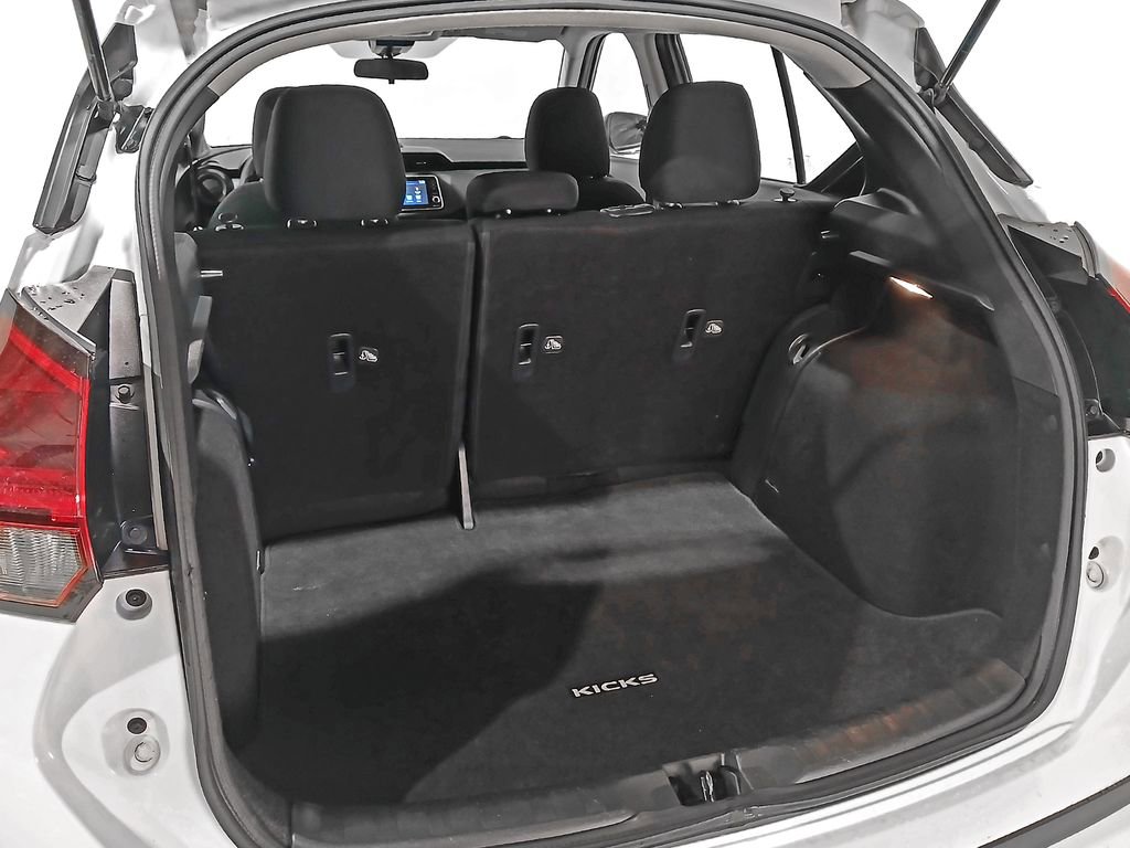 Used 2023 Nissan Kicks S image 8