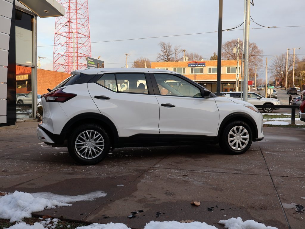Used 2022 Nissan Kicks S image 8
