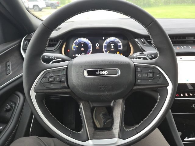 New 2026 Jeep Grand Cherokee Limited AWD/4WD image 16