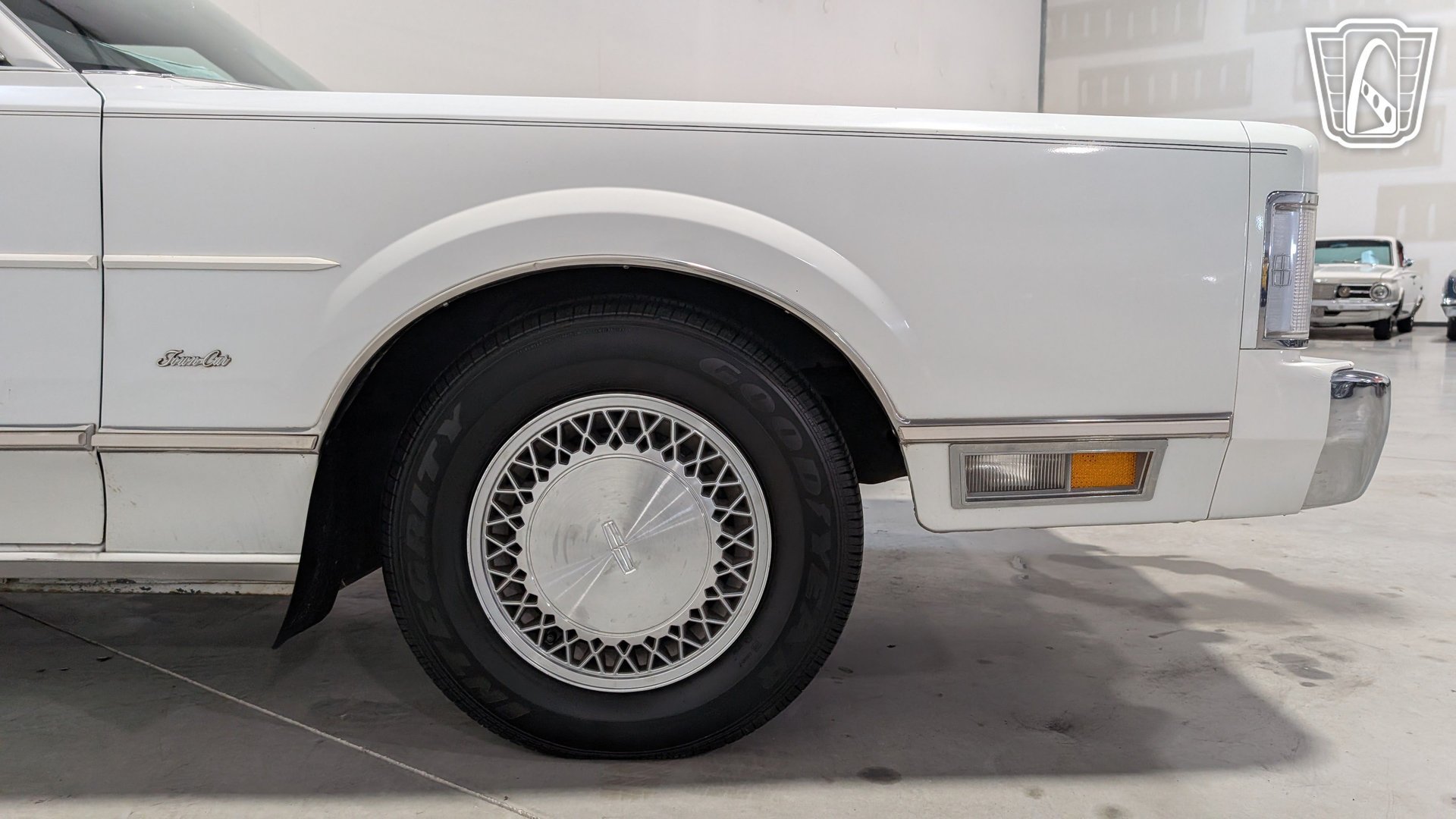 Used 1988 Lincoln Town Car RWD image 39