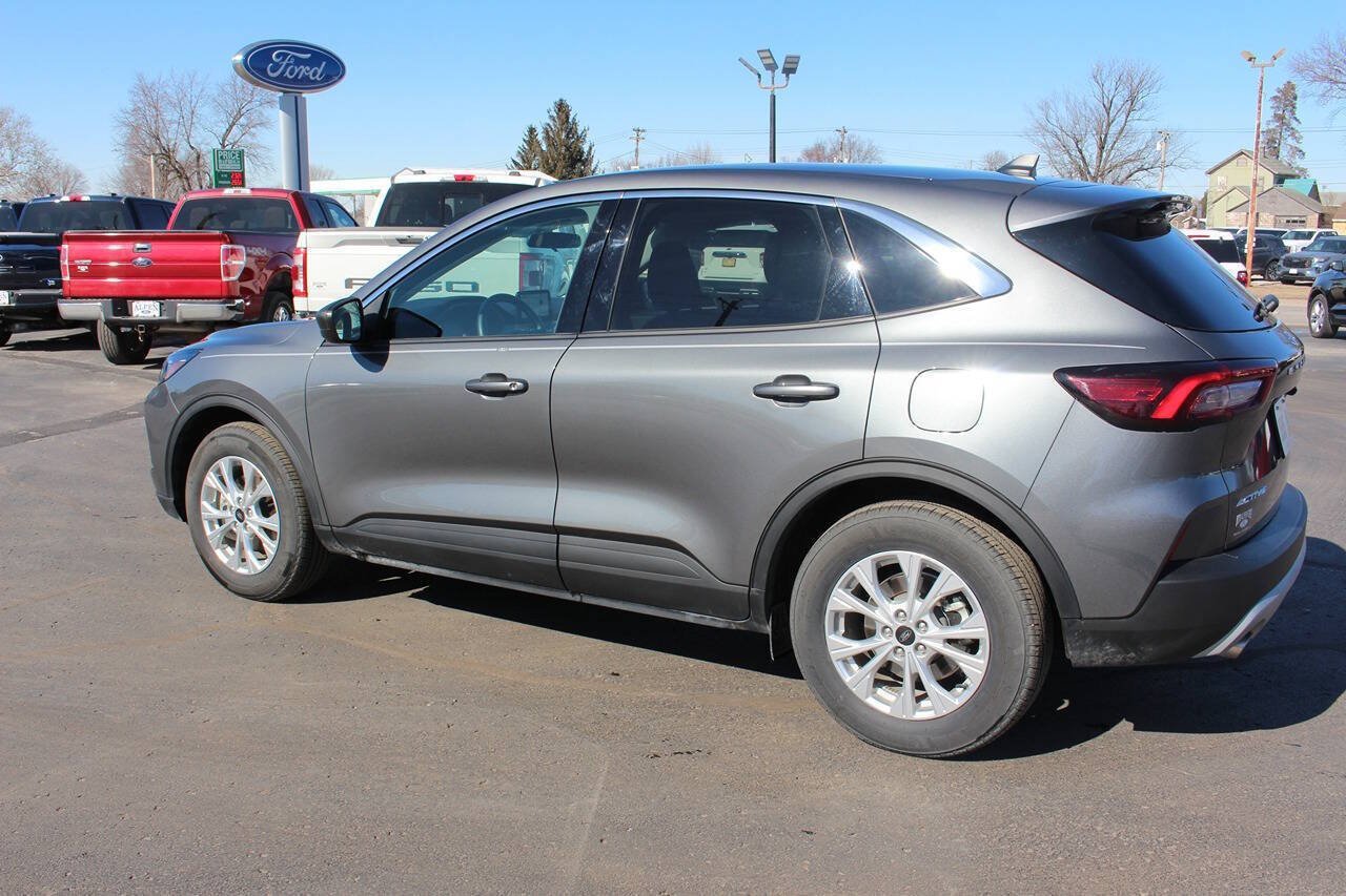 Used 2024 Ford Escape Active w/ Cold Weather Package image 4