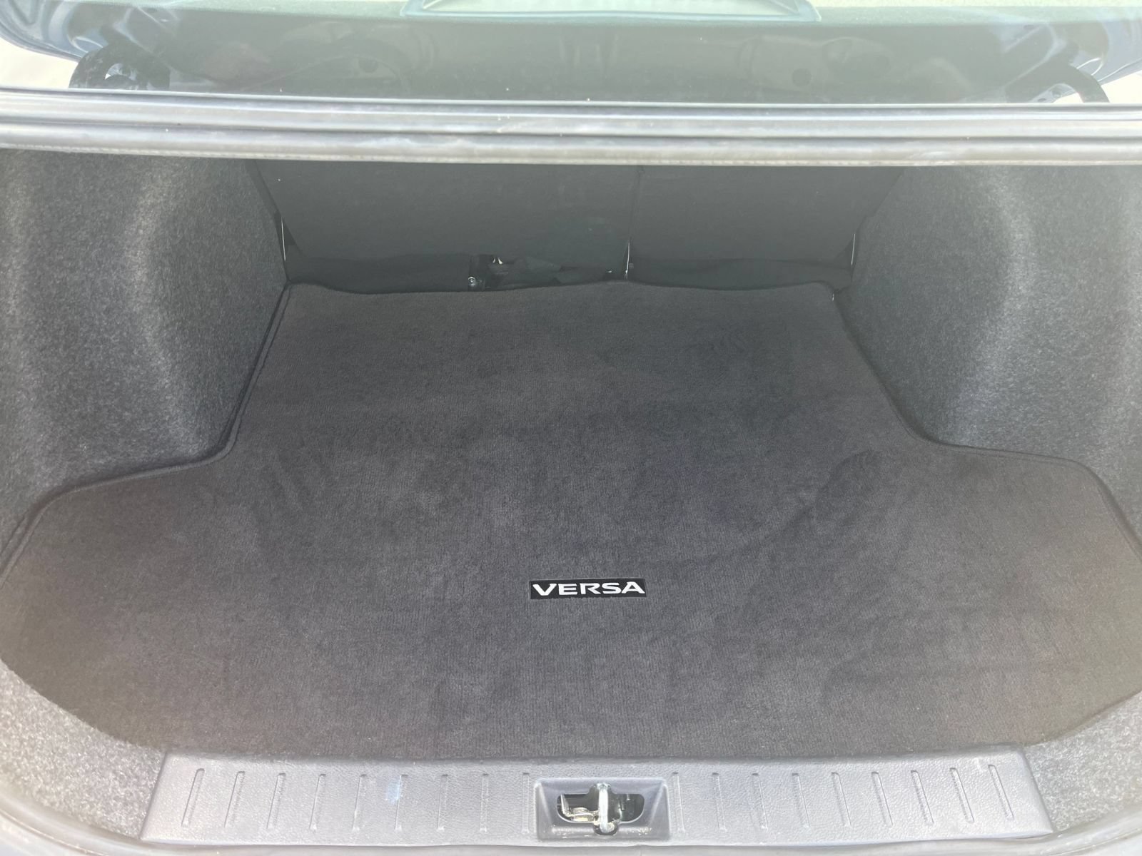 Used 2025 Nissan Versa SV FWD image 28