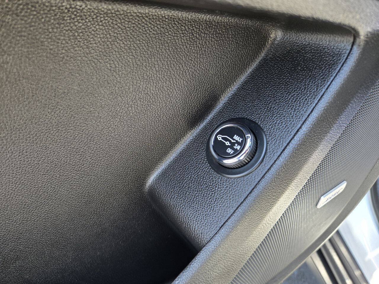 Used 2019 Chevrolet Traverse LT FWD image 21