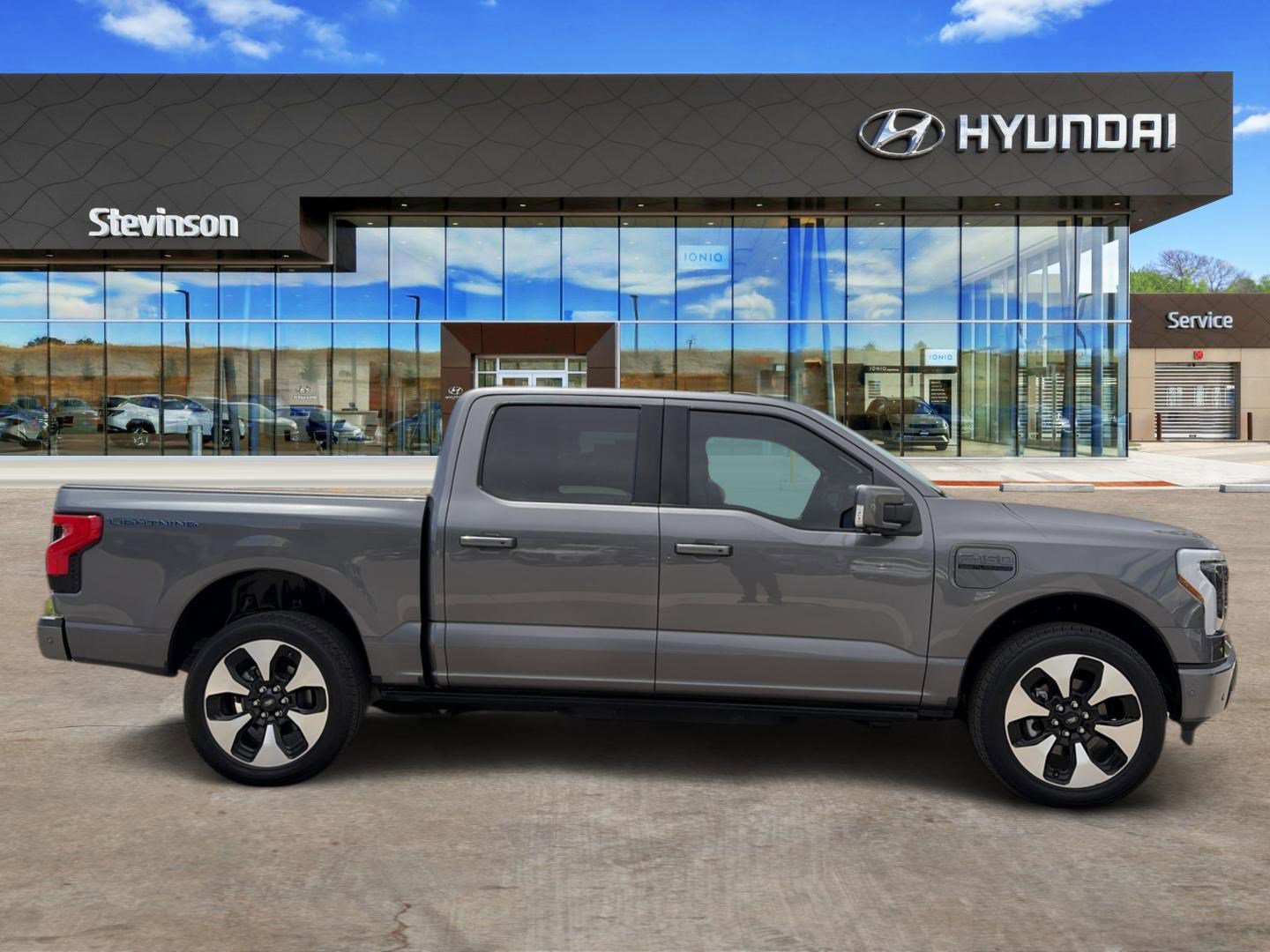 Used 2023 Ford F150 Lightning Platinum AWD/4WD image 4