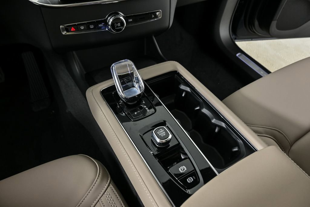 Certified 2026 Volvo XC90 B6 Plus w/ Protection Package Premier image 19