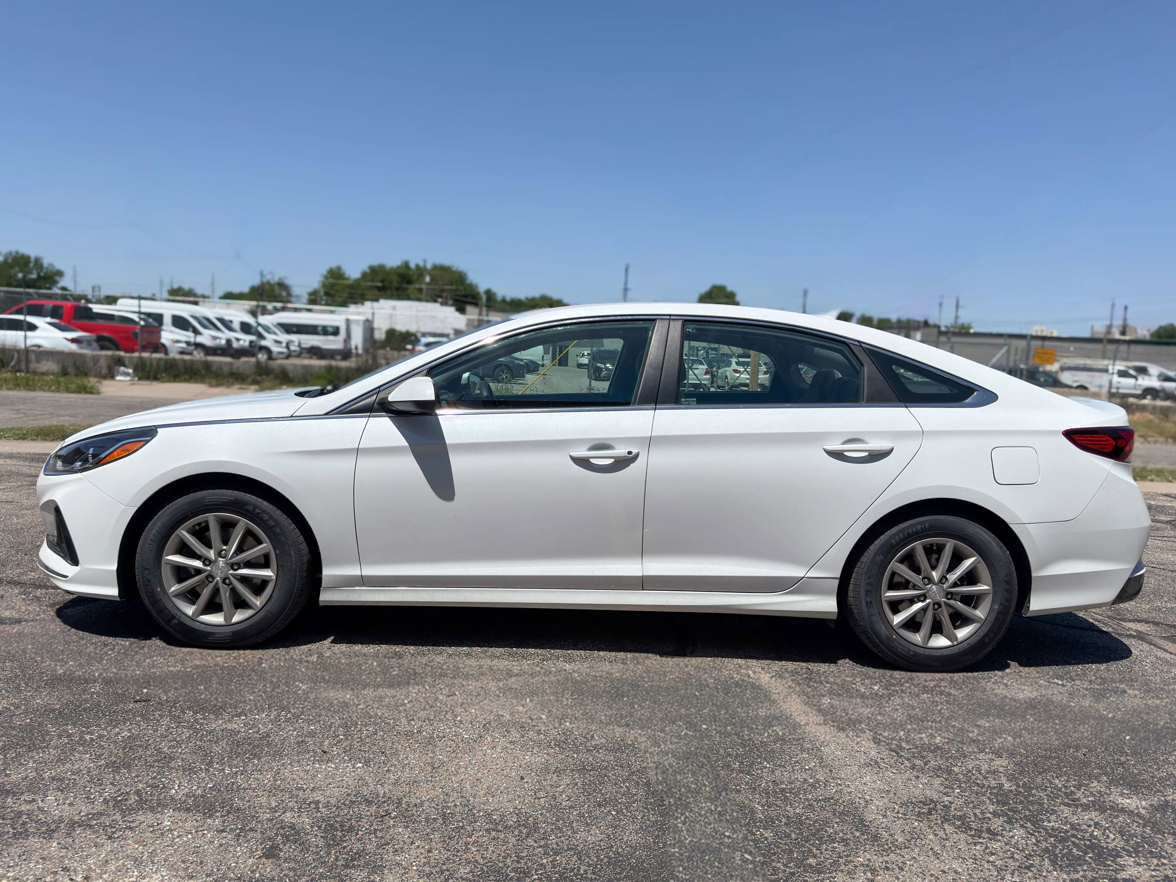 Used 2019 Hyundai Sonata SE w/ Cargo Package FWD image 4