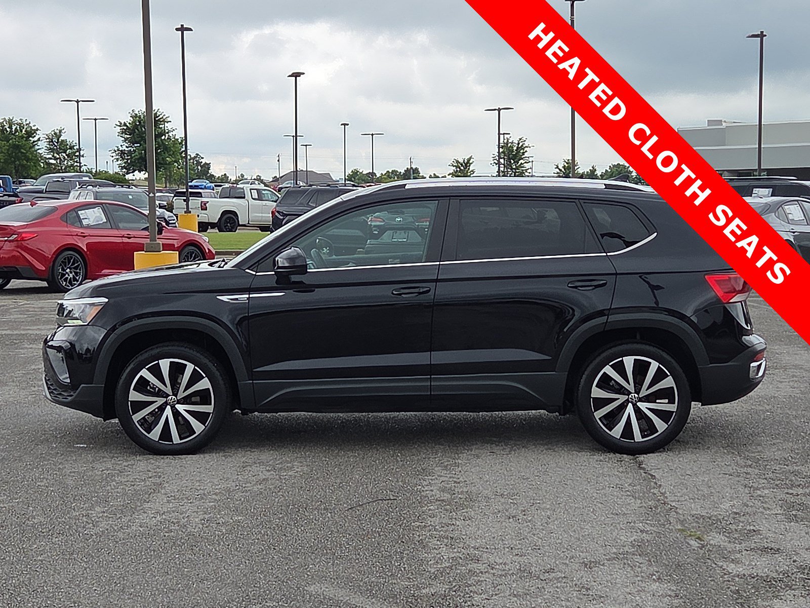 Used 2024 Volkswagen Taos SE FWD image 3