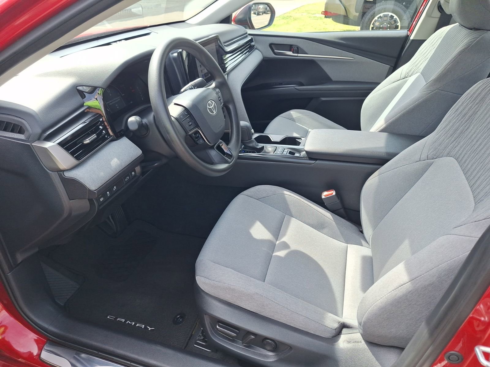 Used 2025 Toyota Camry LE w/ Convenience Package image 15