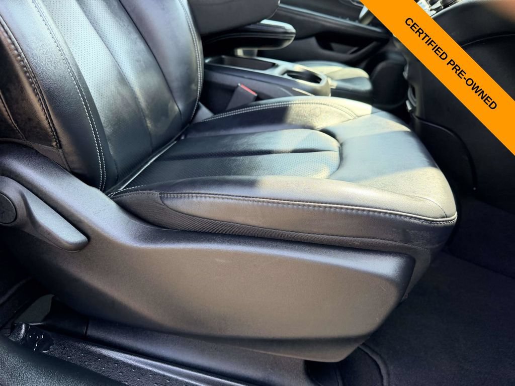 Certified 2025 Chrysler Pacifica Select FWD image 8