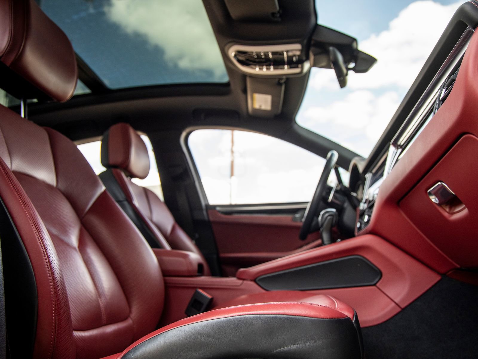 Certified 2023 Porsche Macan image 46