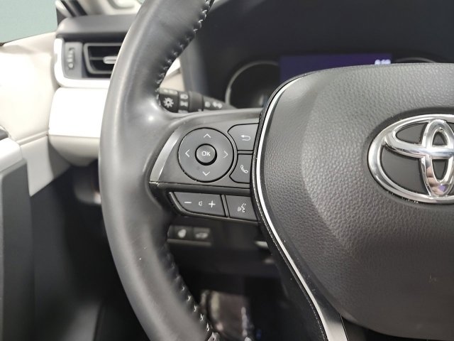 Used 2020 Toyota RAV4 Limited image 31
