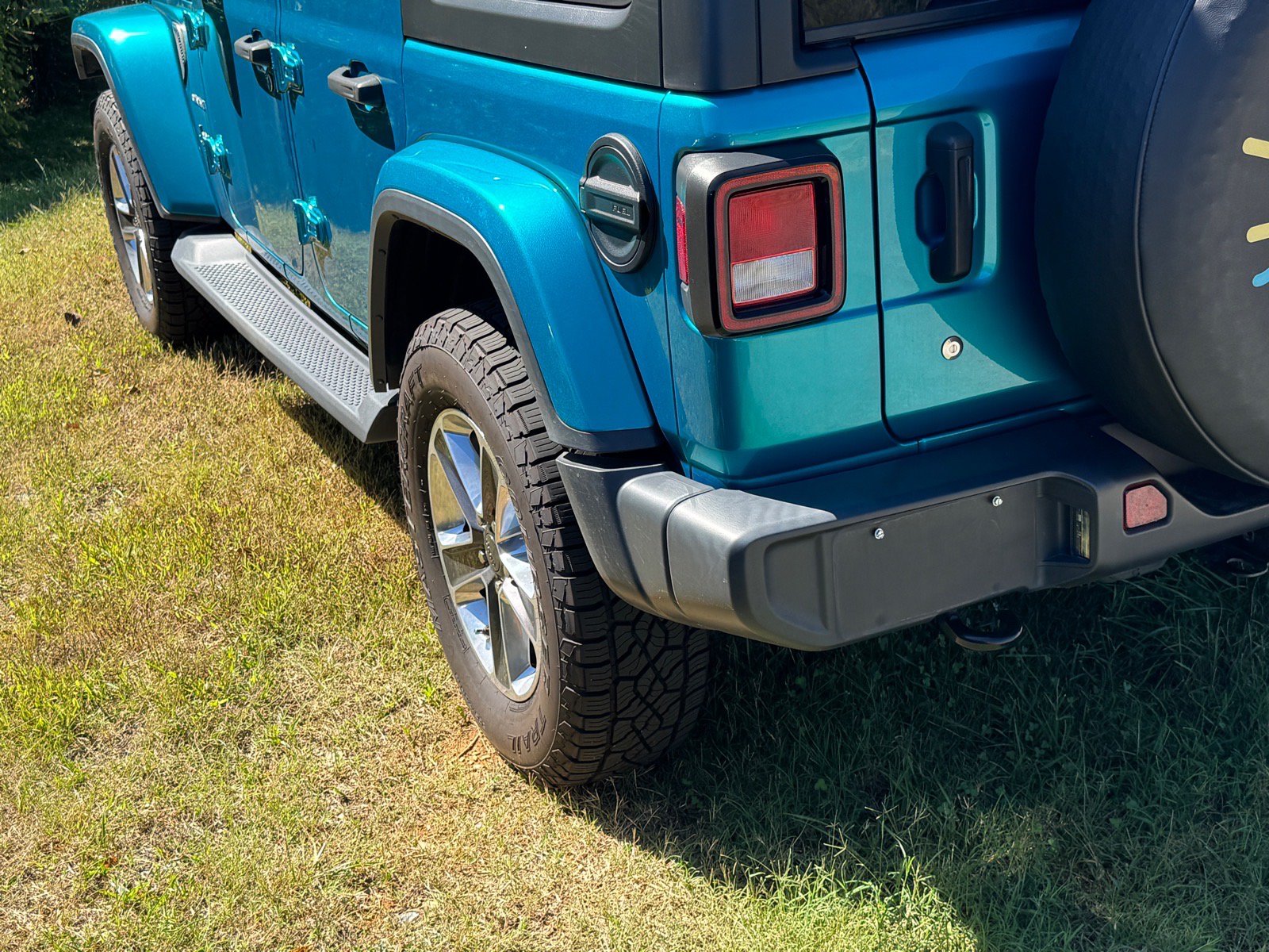 Used 2020 Jeep Wrangler Unlimited Sahara w/ Cold Weather Group AWD/4WD image 23