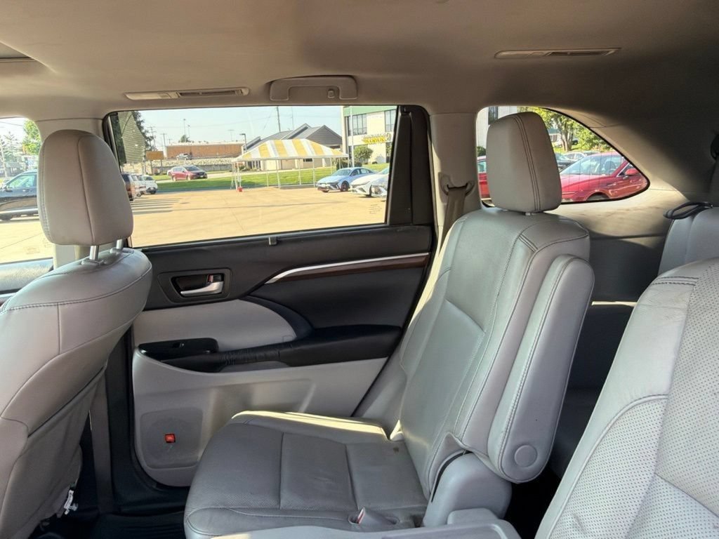 Used 2015 Toyota Highlander Limited AWD/4WD image 16