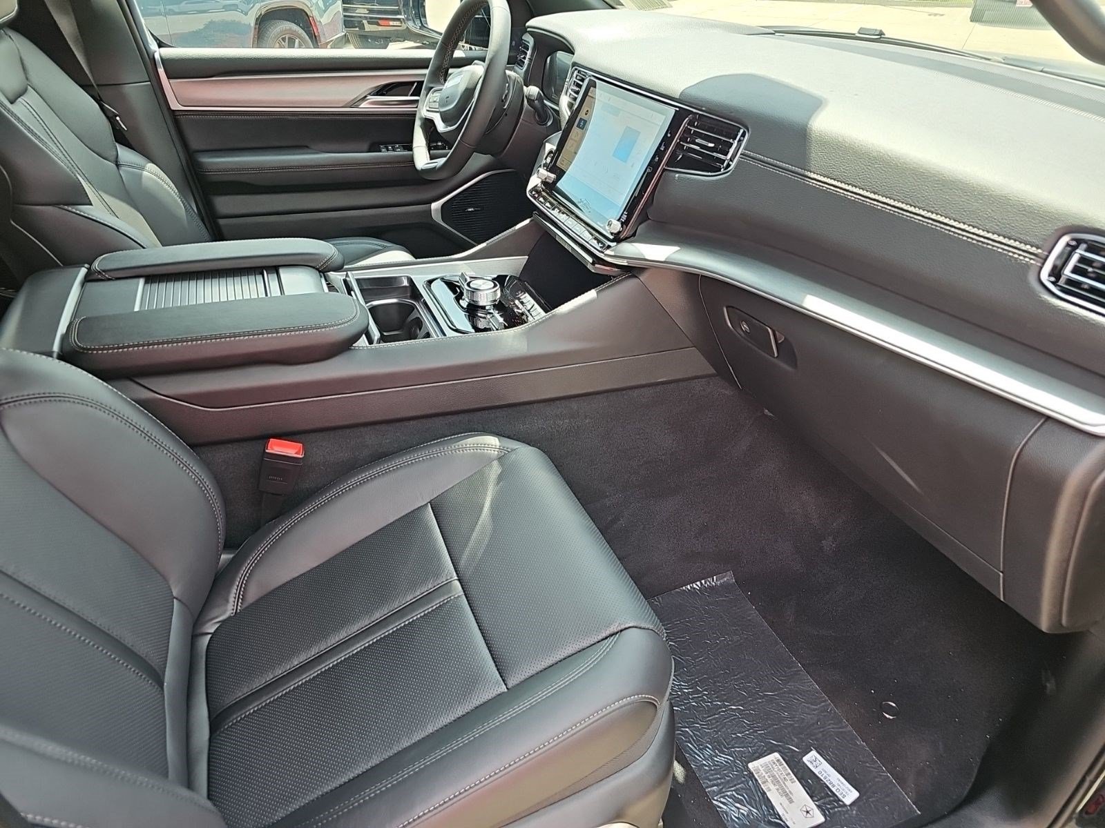New 2026 Jeep Grand Wagoneer Limited w/ Convenience Group I AWD/4WD image 10