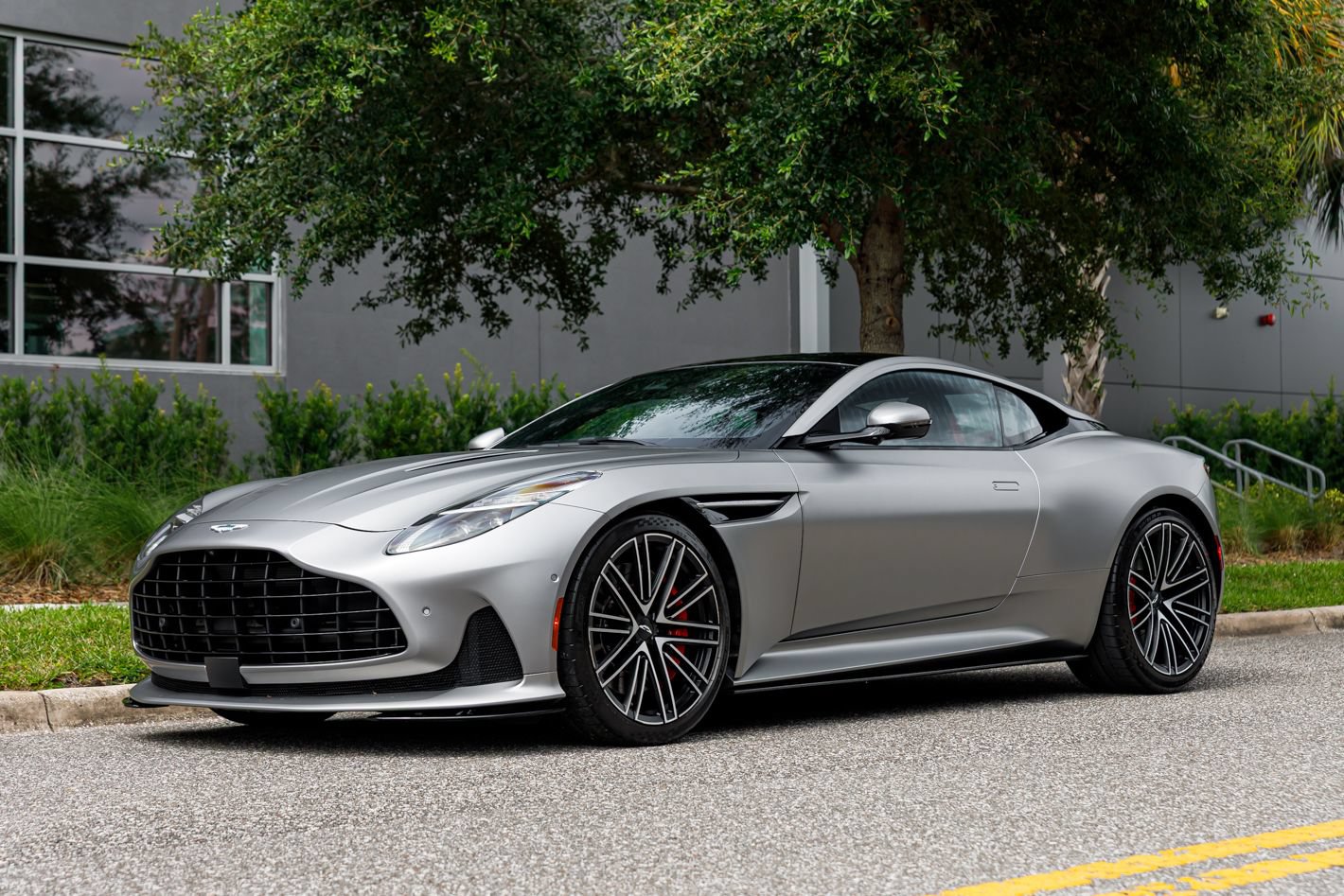 Used 2024 Aston Martin DB12 Coupe RWD image 24