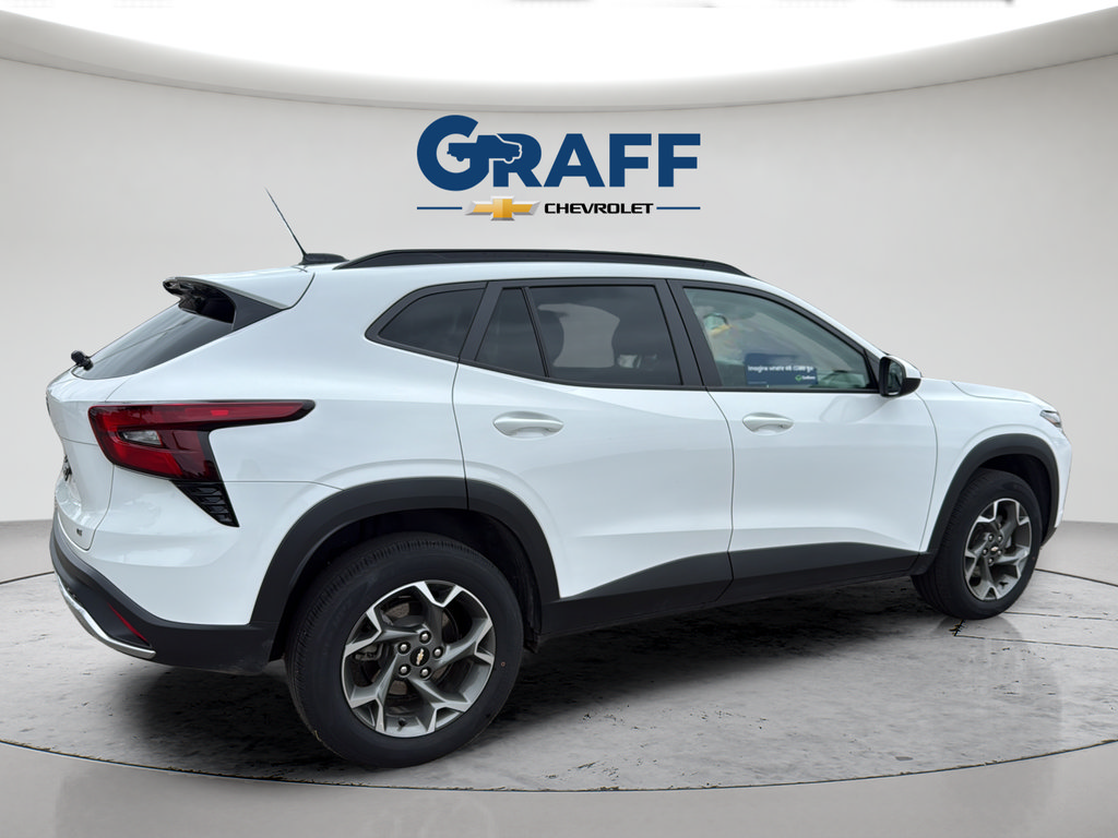 Used 2024 Chevrolet Trax LT FWD image 8