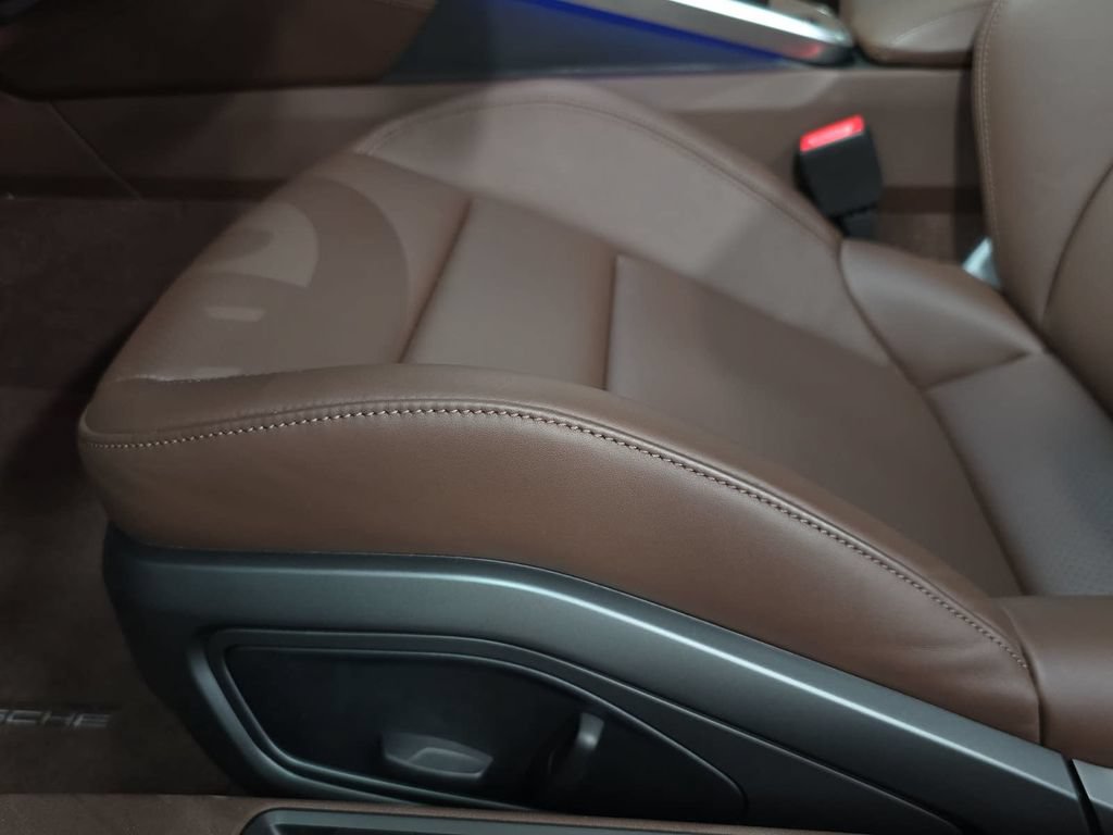 Certified 2026 Porsche 911 Targa 4 GTS AWD/4WD image 25