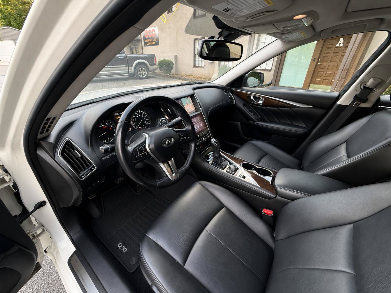 Used 2018 INFINITI Q50 Luxe w/ Essential Package (2.0T Luxe) AWD/4WD image 11