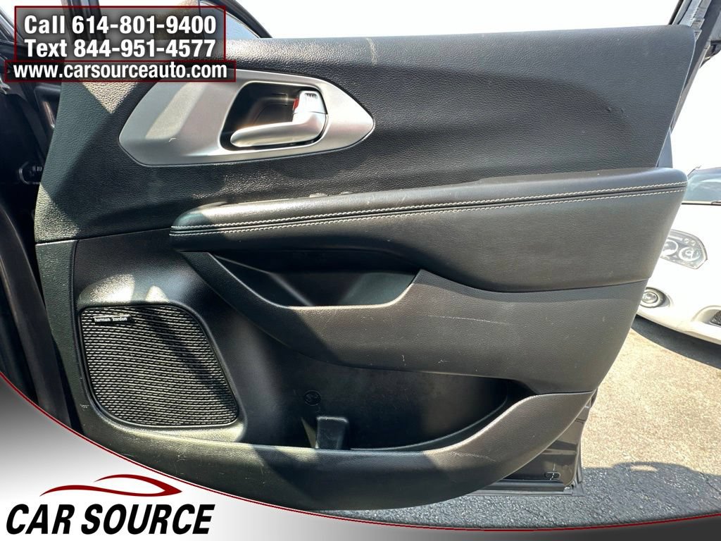 Used 2019 Chrysler Pacifica Limited w/ Advanced Safetytec Group FWD image 31