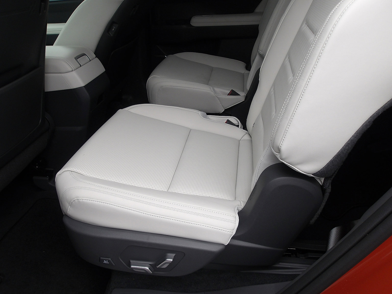 Used 2025 Hyundai Santa Fe Calligraphy image 13