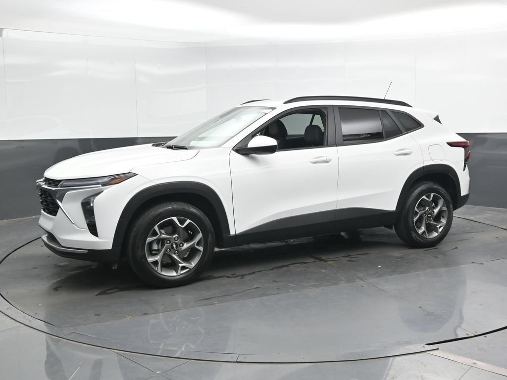 Used 2025 Chevrolet Trax LT w/ LT Convenience Package FWD image 9