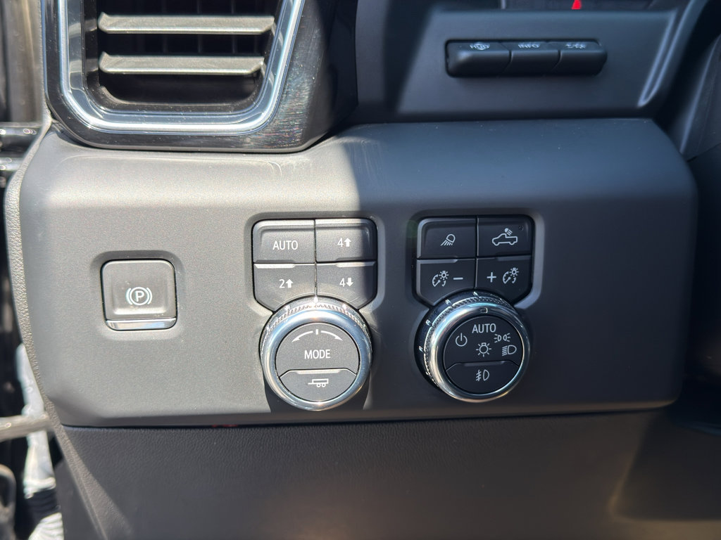 Used 2023 GMC Sierra 1500 Denali w/ Technology Package AWD/4WD image 18