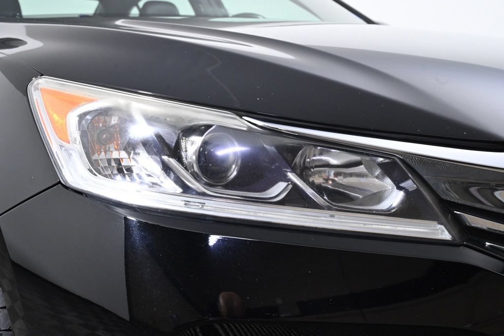 Used 2017 Honda Accord Sport image 9
