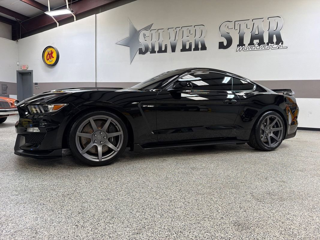 Used 2017 Ford Mustang Shelby GT350 w/ Electronics Package RWD image 2