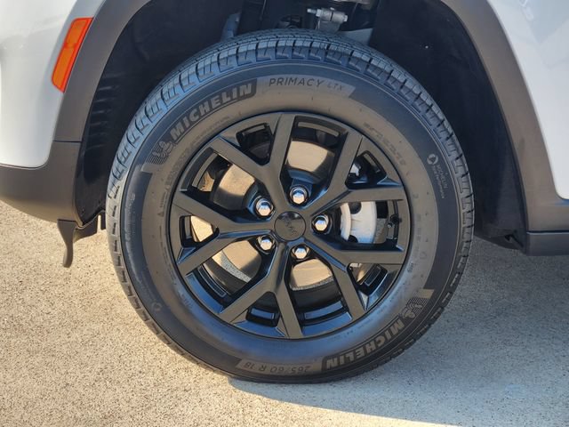 Used 2025 Jeep Grand Cherokee Altitude AWD/4WD image 17