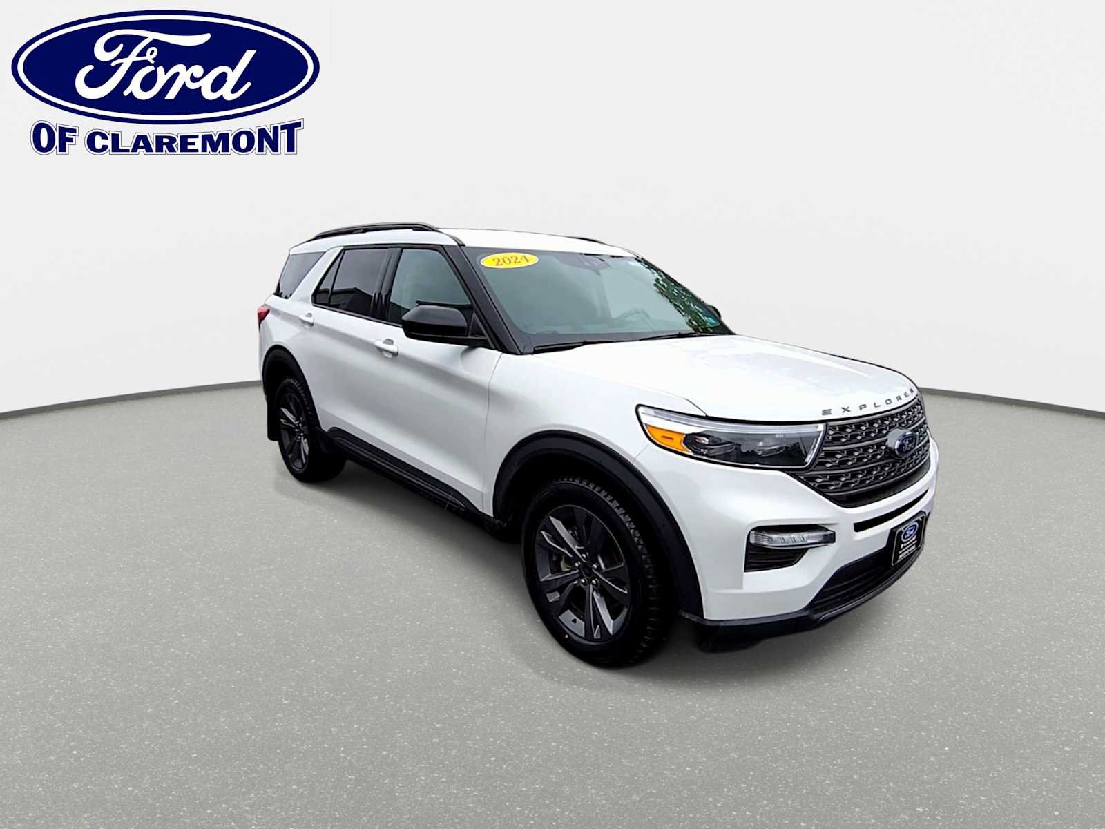 Used 2024 Ford Explorer XLT w/ Equipment Group 202A AWD/4WD image 2