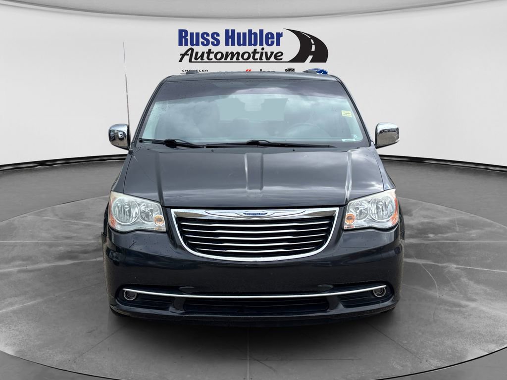 Used 2011 Chrysler Town & Country Touring-L w/ Entertainment Group #2 FWD image 9