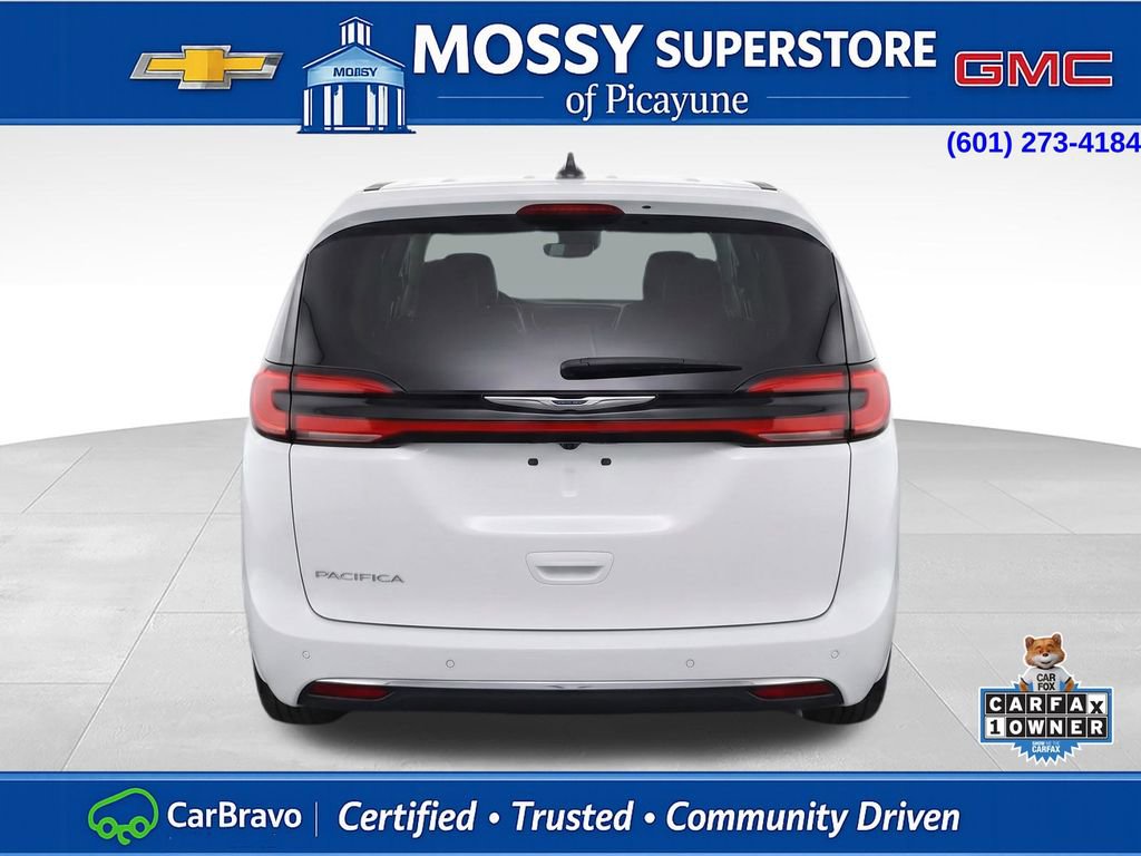 Used 2023 Chrysler Pacifica Touring-L image 8