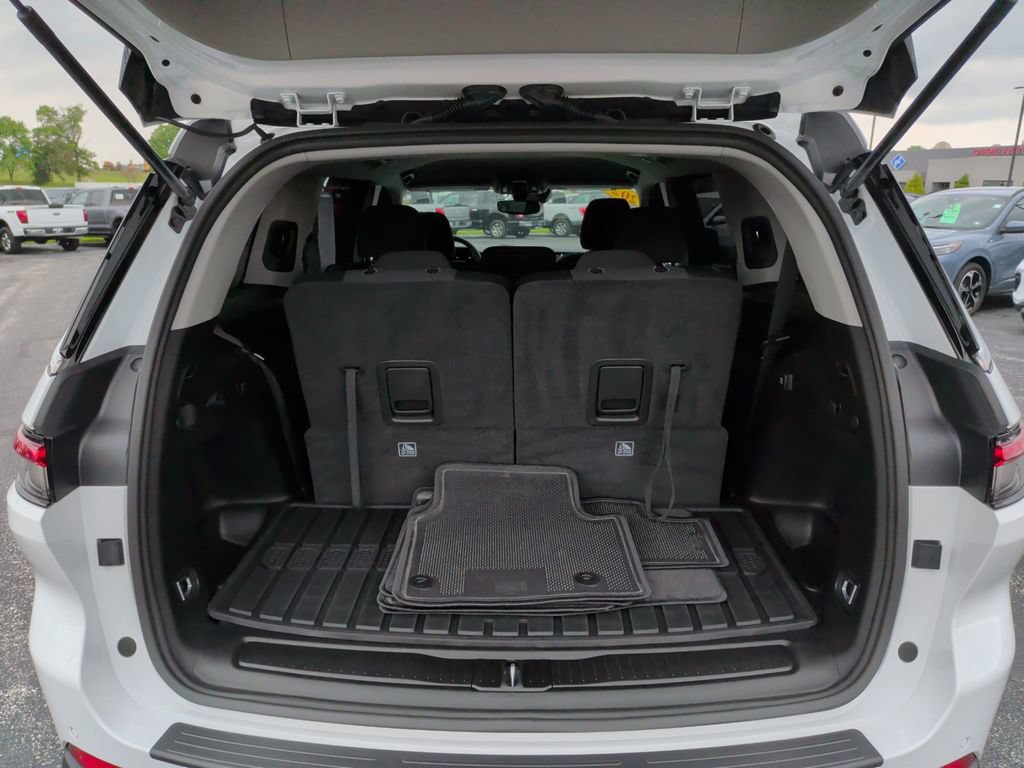 Used 2024 Jeep Grand Cherokee L Laredo AWD/4WD image 30