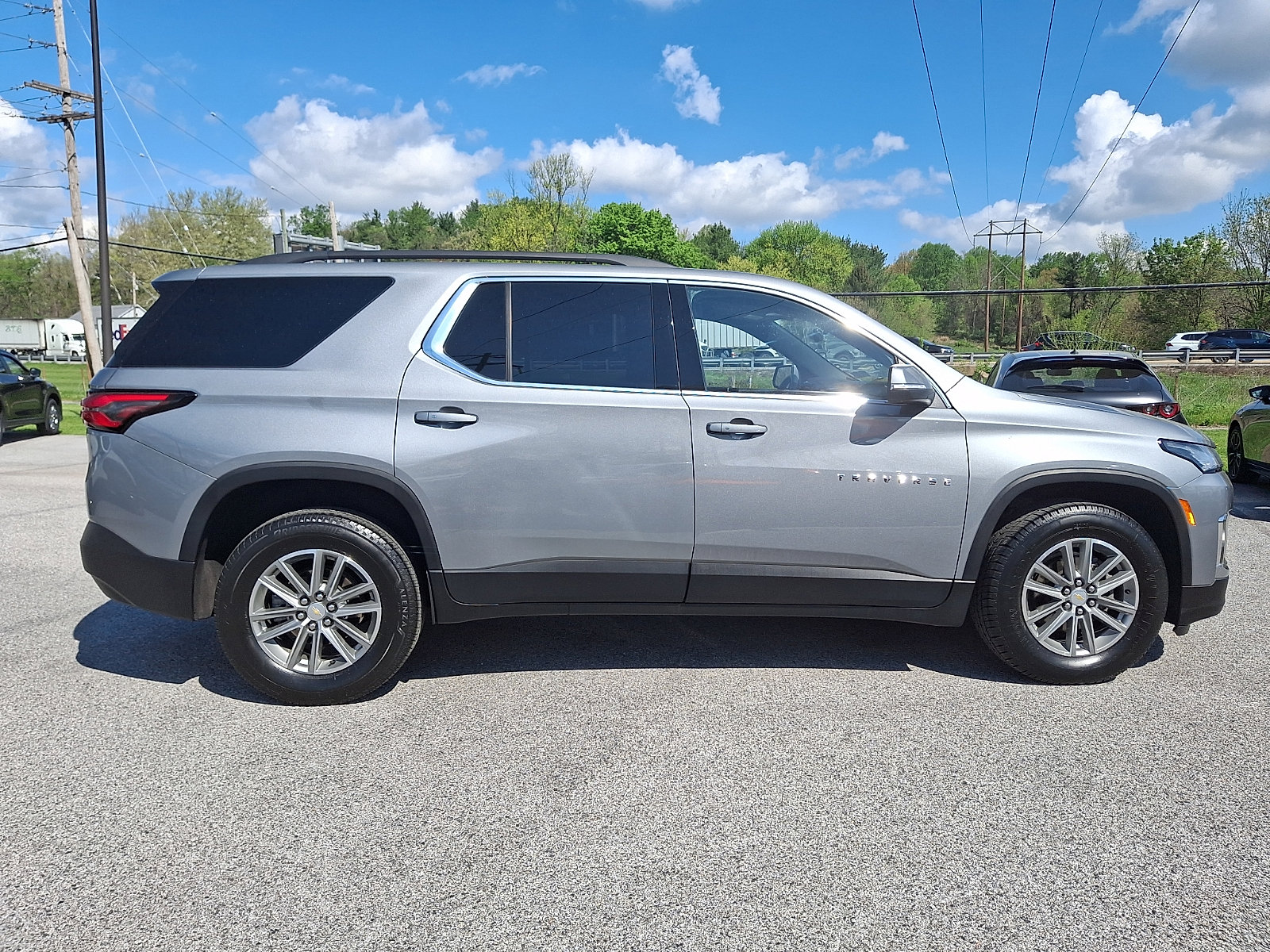 Used 2023 Chevrolet Traverse LT w/ Rear Camera Mirror Package image 8