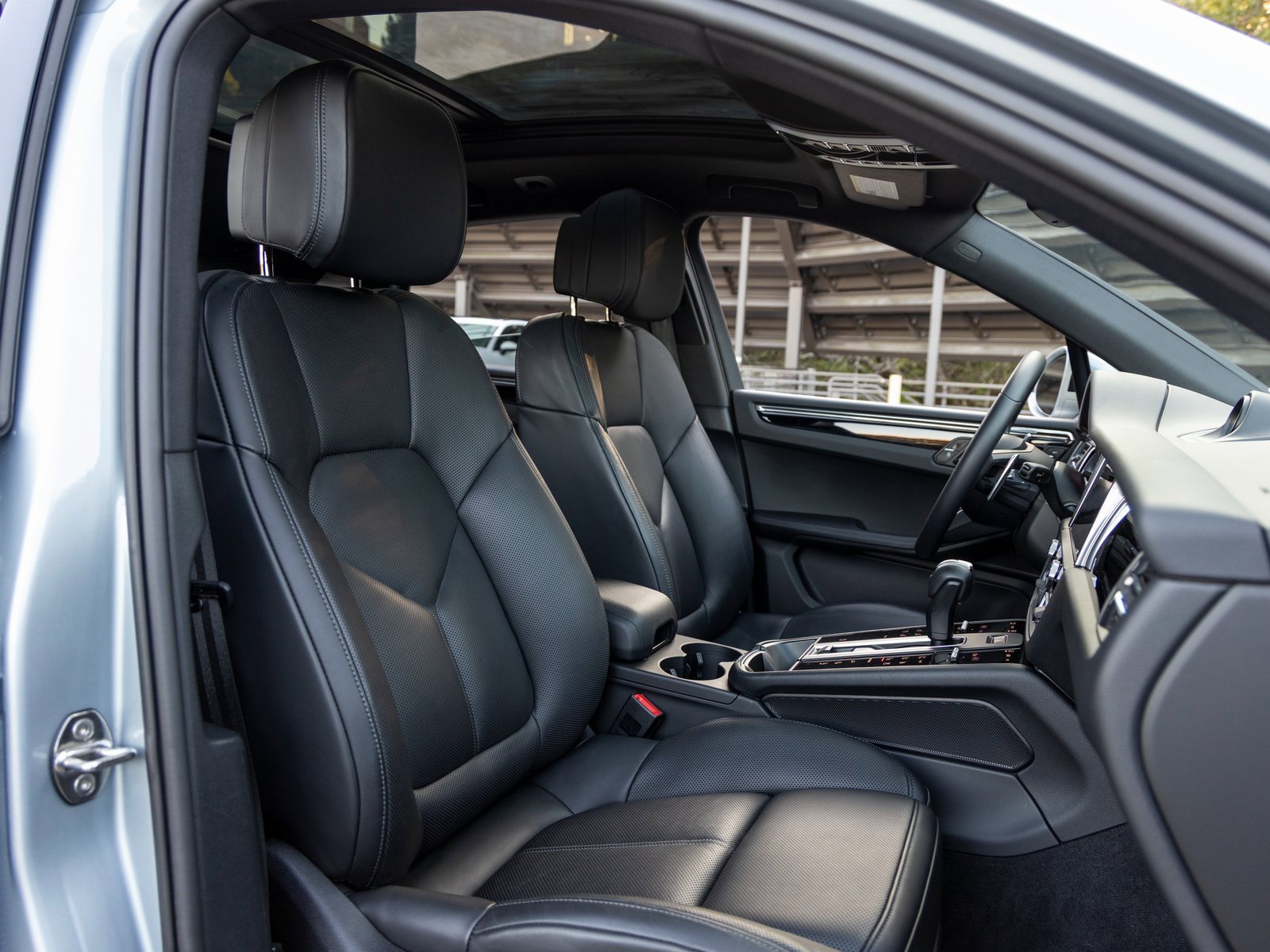 Certified 2025 Porsche Macan image 50