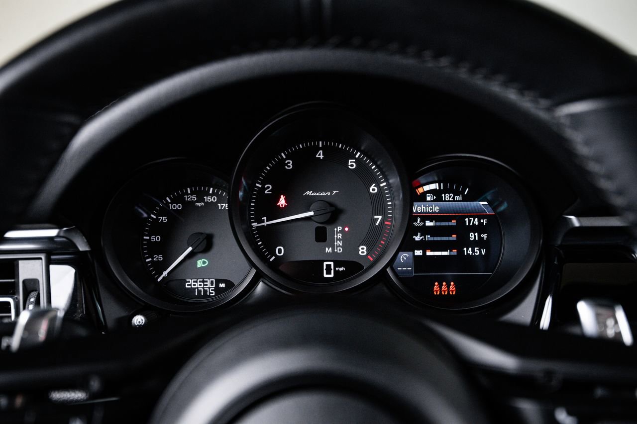 Certified 2023 Porsche Macan Turbo AWD/4WD image 15