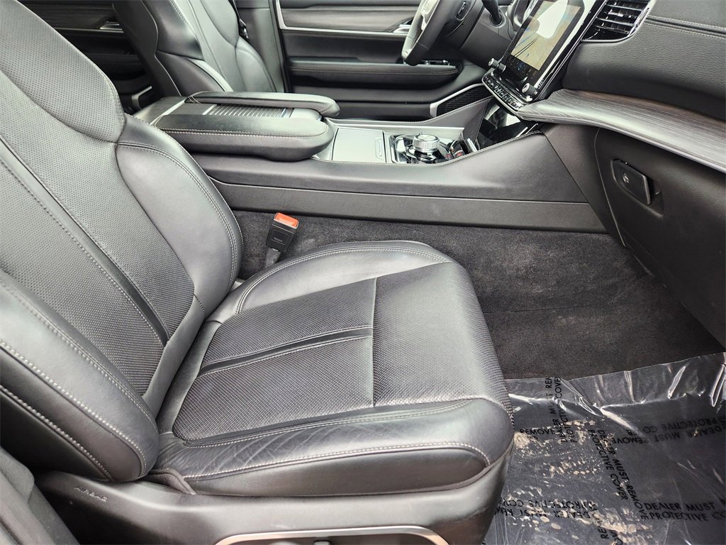 Used 2024 Jeep Wagoneer Series II w/ Flexible Seating Group image 26