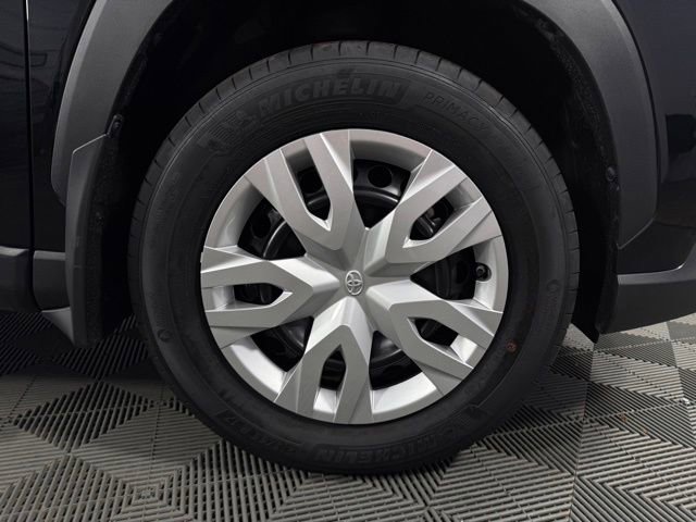 Used 2024 Toyota Corolla Cross L image 11
