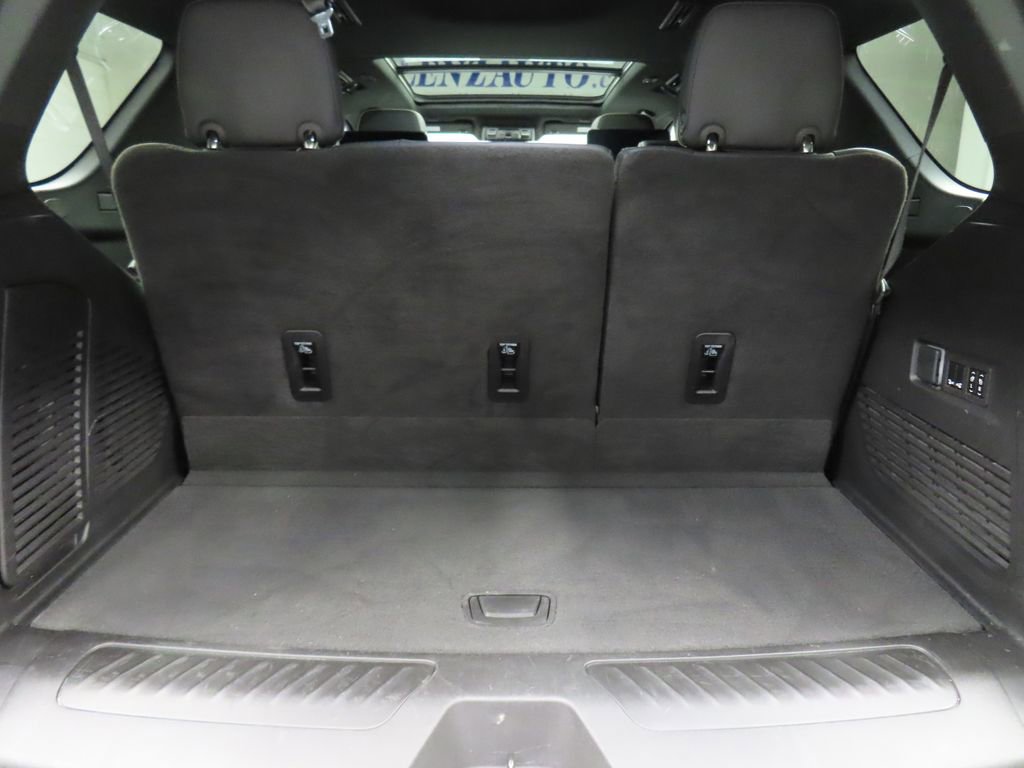 Used 2024 GMC Yukon SLT w/ SLT Luxury Package AWD/4WD image 44