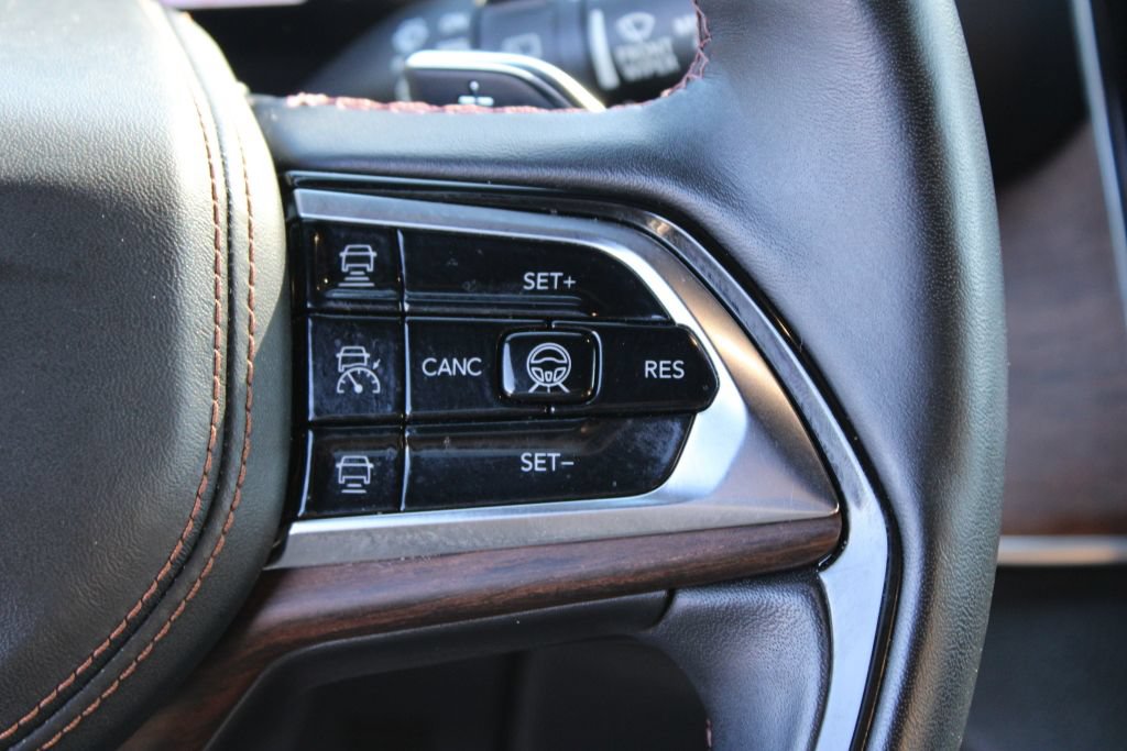 Used 2021 Jeep Grand Cherokee L Summit w/ Advanced Protech Group IV AWD/4WD image 32