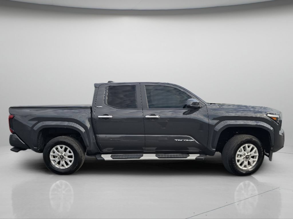 Used 2025 Toyota Tacoma SR5 AWD/4WD image 28