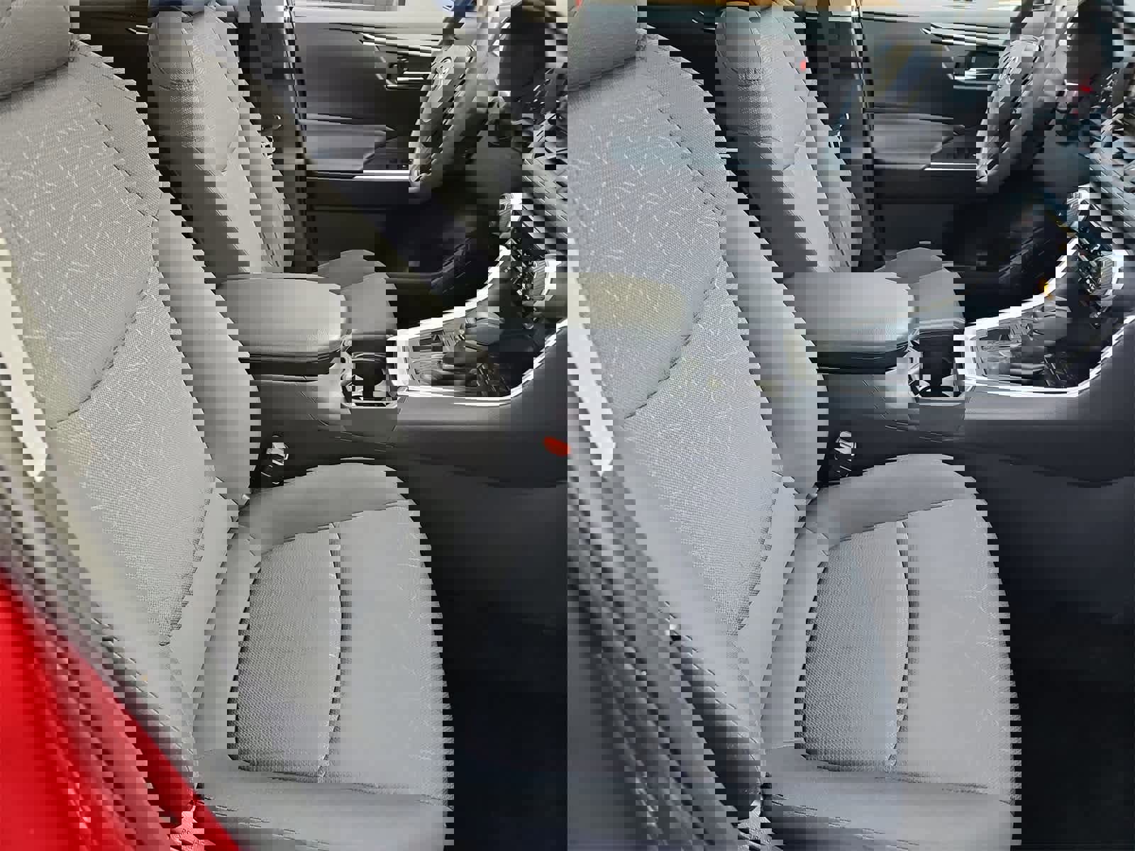 Used 2019 Toyota RAV4 XLE image 18