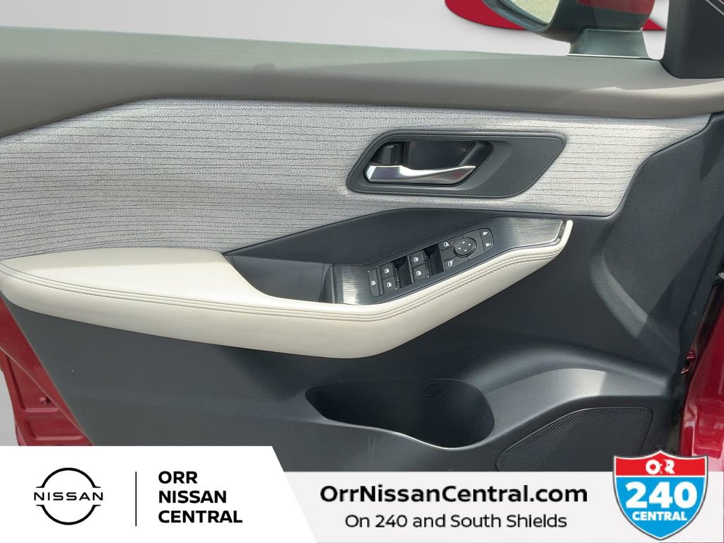 Used 2021 Nissan Rogue SV image 16