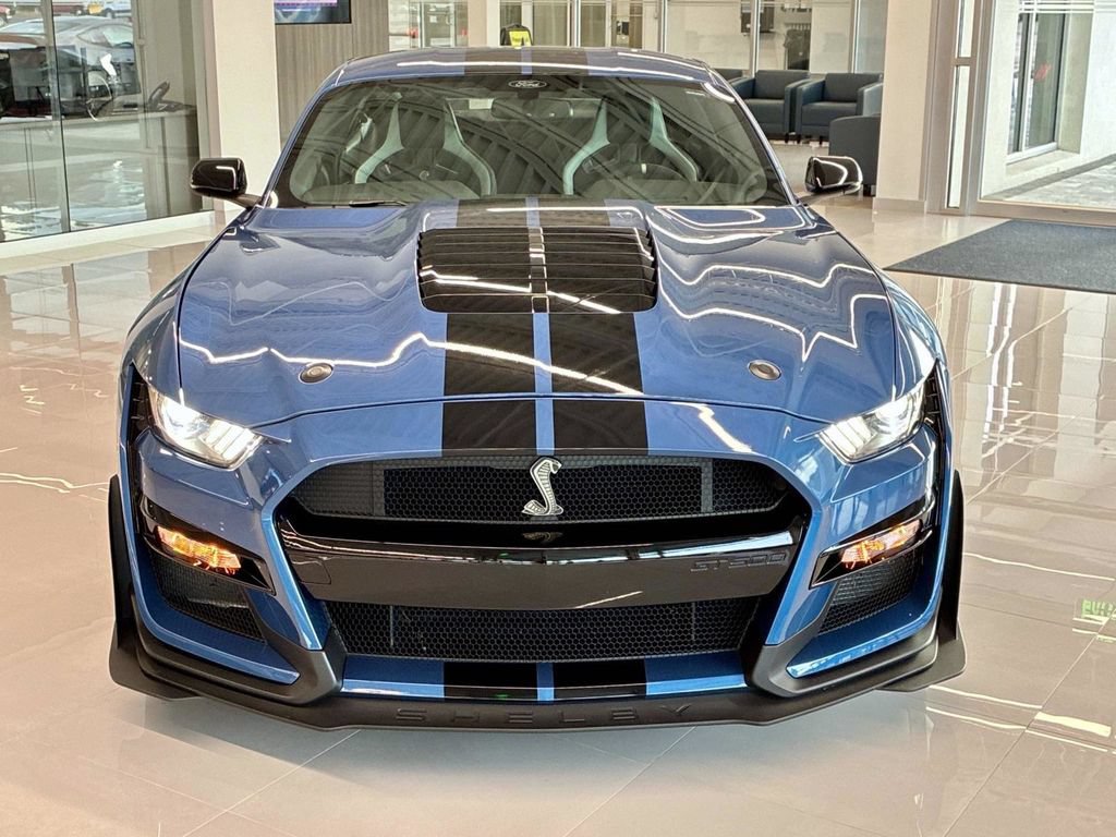 Used 2021 Ford Mustang Shelby GT500 w/ Carbon Fiber Track Pack RWD image 2